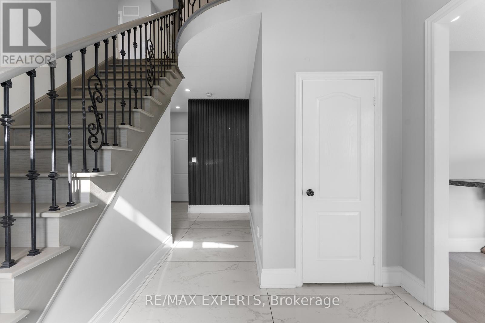 8047 Financial Drive, Brampton, Ontario  L6Y 0M9 - Photo 3 - W12478820