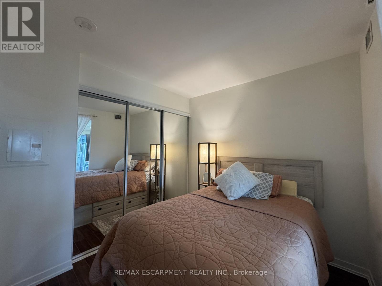 1622 - 165 Legion Road N, Toronto, Ontario  M8Y 0B3 - Photo 11 - W12478821