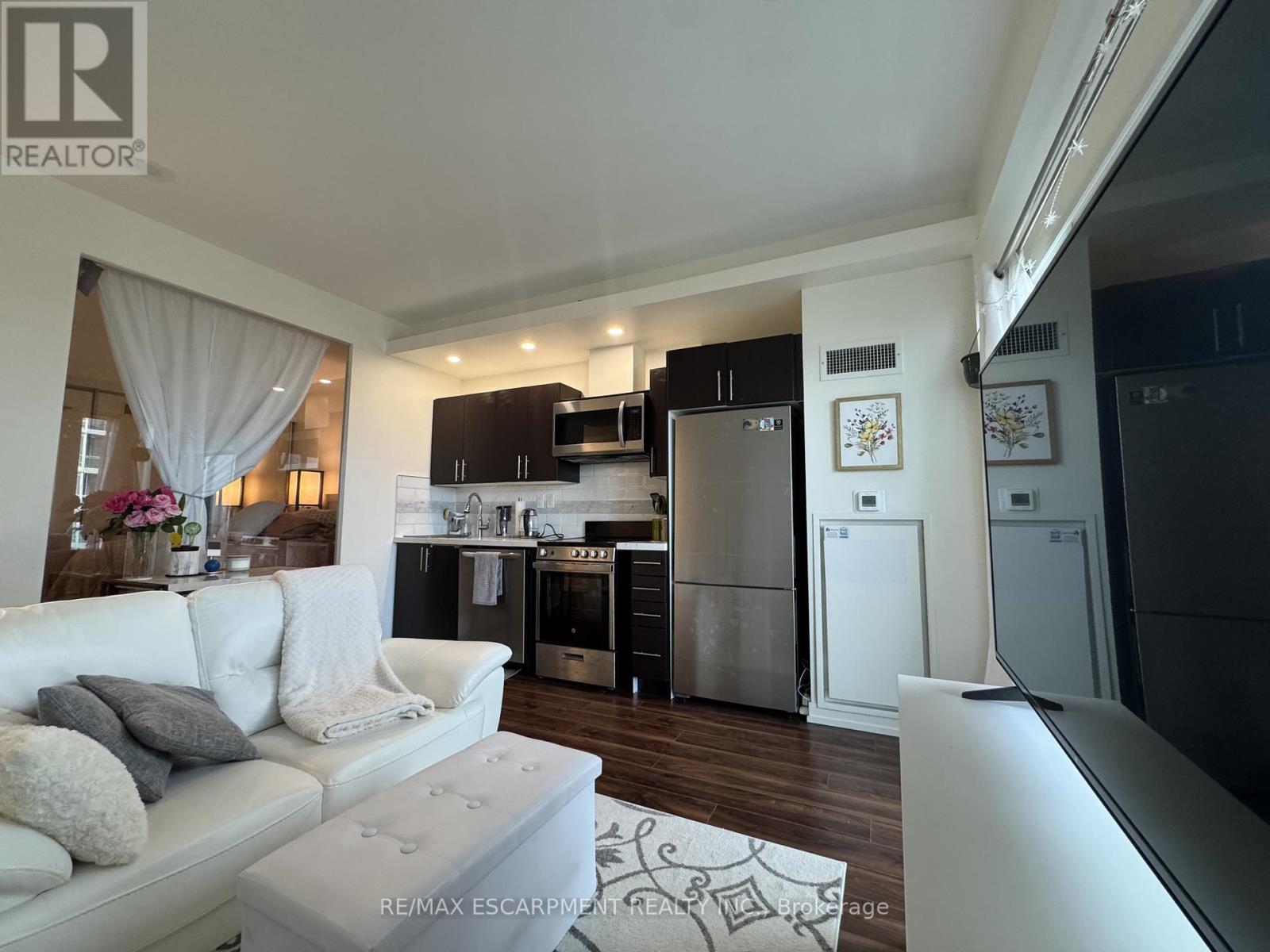 1622 - 165 Legion Road N, Toronto, Ontario  M8Y 0B3 - Photo 4 - W12478821