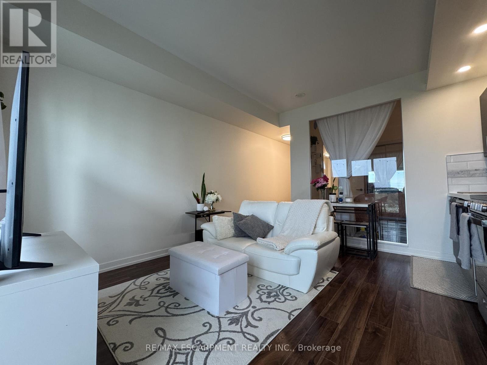 1622 - 165 Legion Road N, Toronto, Ontario  M8Y 0B3 - Photo 5 - W12478821