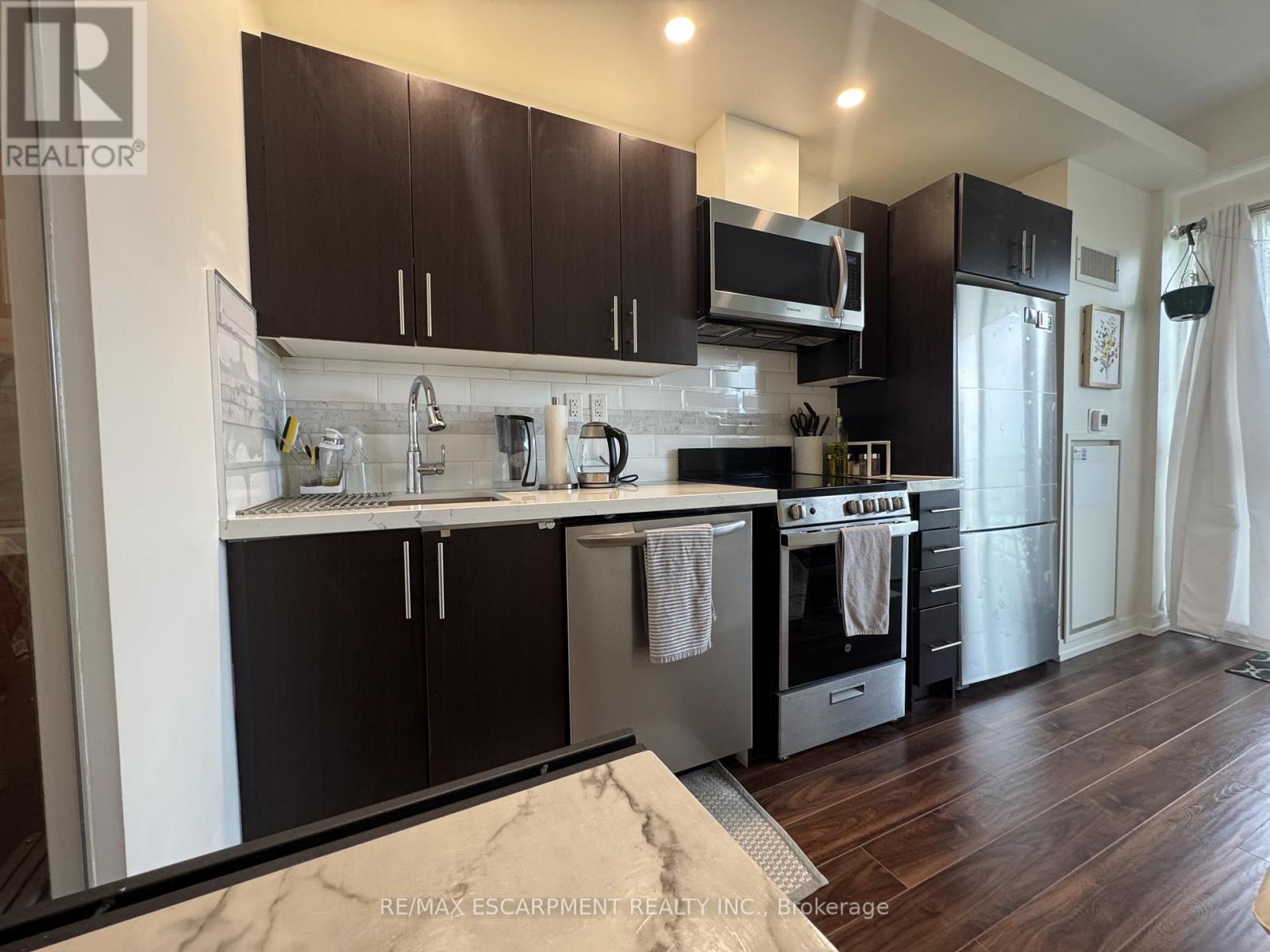 1622 - 165 Legion Road N, Toronto, Ontario  M8Y 0B3 - Photo 8 - W12478821