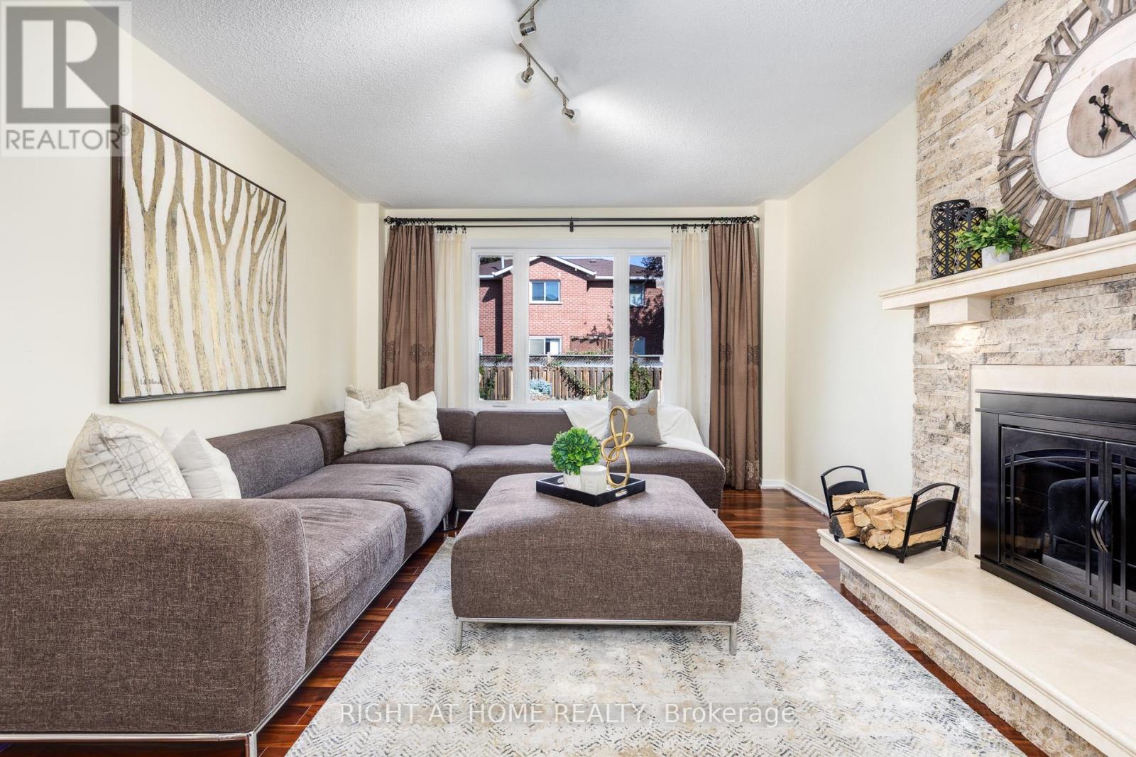 223 River Oaks Boulevard W, Oakville, Ontario  L6H 3V2 - Photo 12 - W12478835