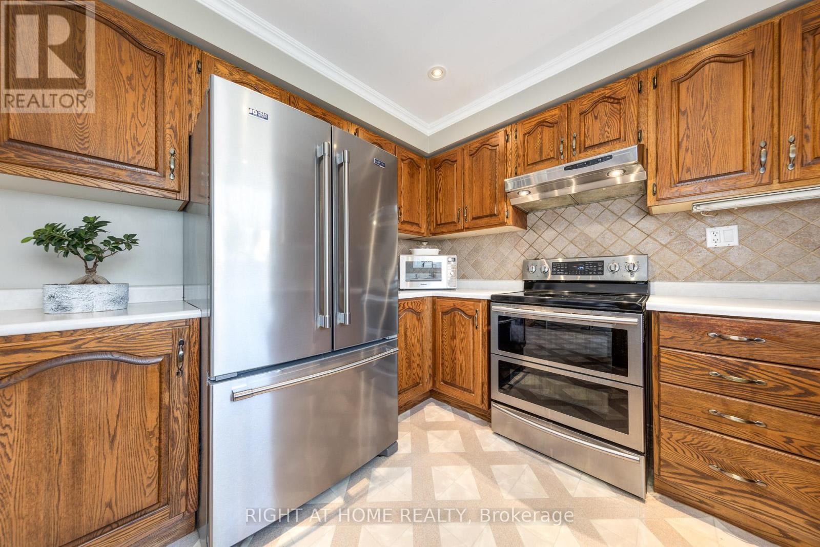 223 River Oaks Boulevard W, Oakville, Ontario  L6H 3V2 - Photo 17 - W12478835