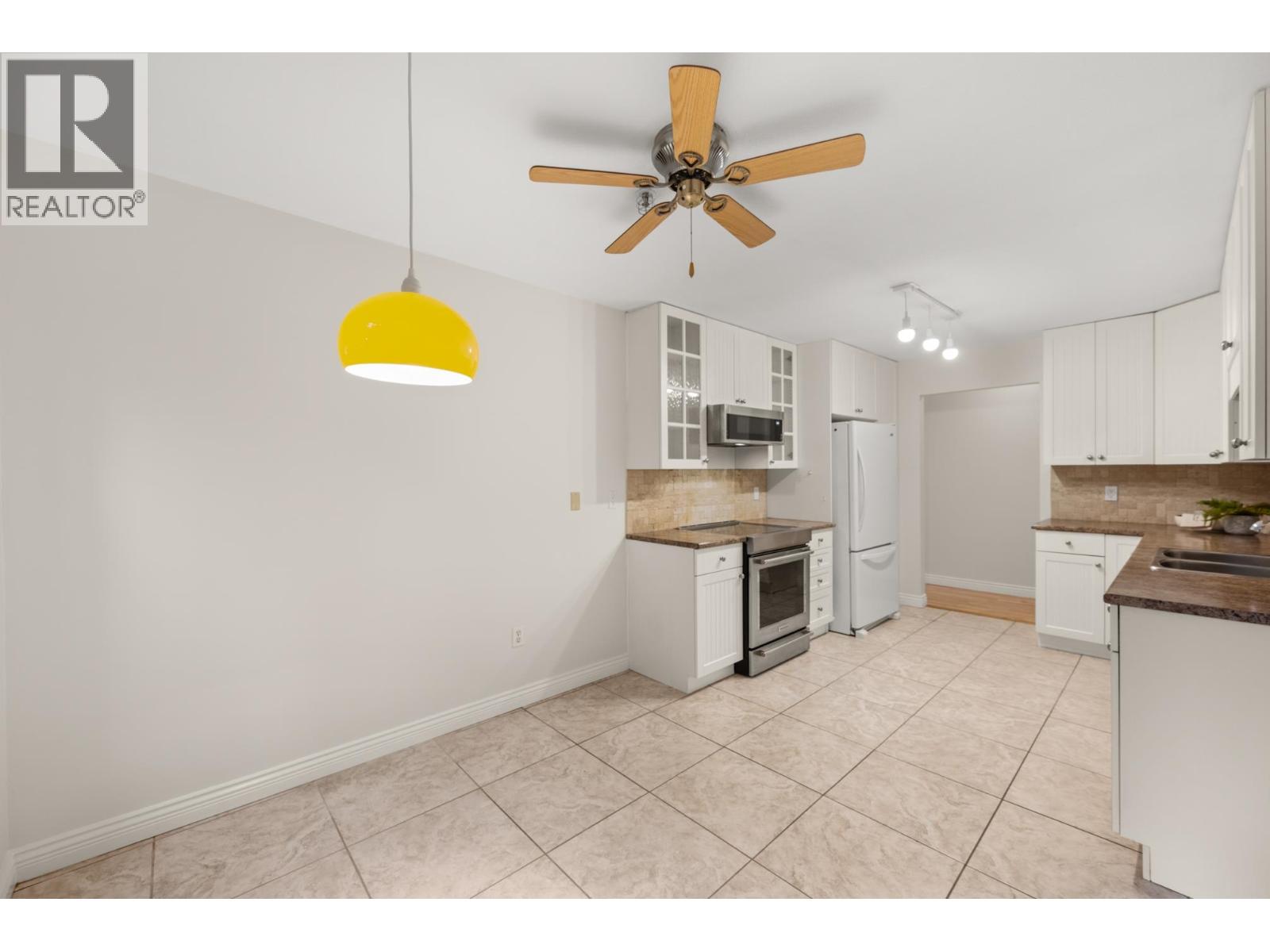 105 5 Renaissance Square, New Westminster, British Columbia  V3M 6K5 - Photo 11 - R3061350