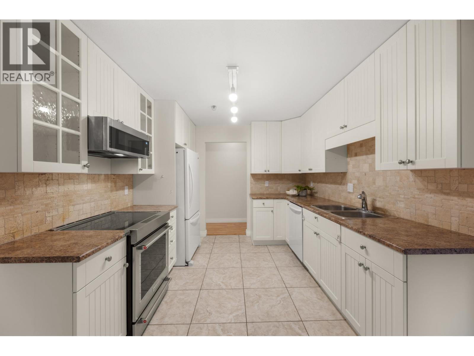 105 5 Renaissance Square, New Westminster, British Columbia  V3M 6K5 - Photo 14 - R3061350