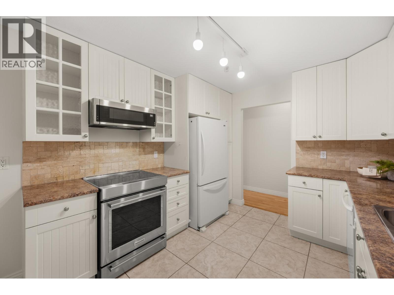 105 5 Renaissance Square, New Westminster, British Columbia  V3M 6K5 - Photo 15 - R3061350