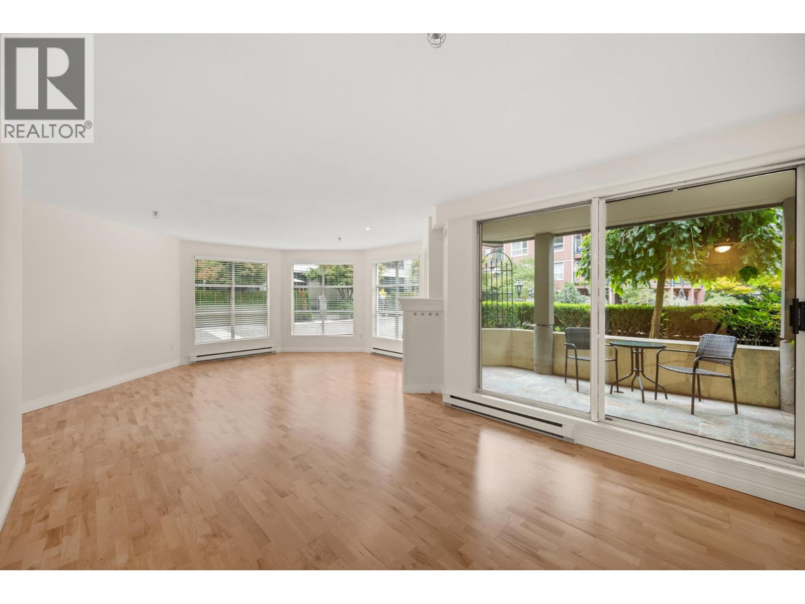 105 5 Renaissance Square, New Westminster, British Columbia  V3M 6K5 - Photo 4 - R3061350