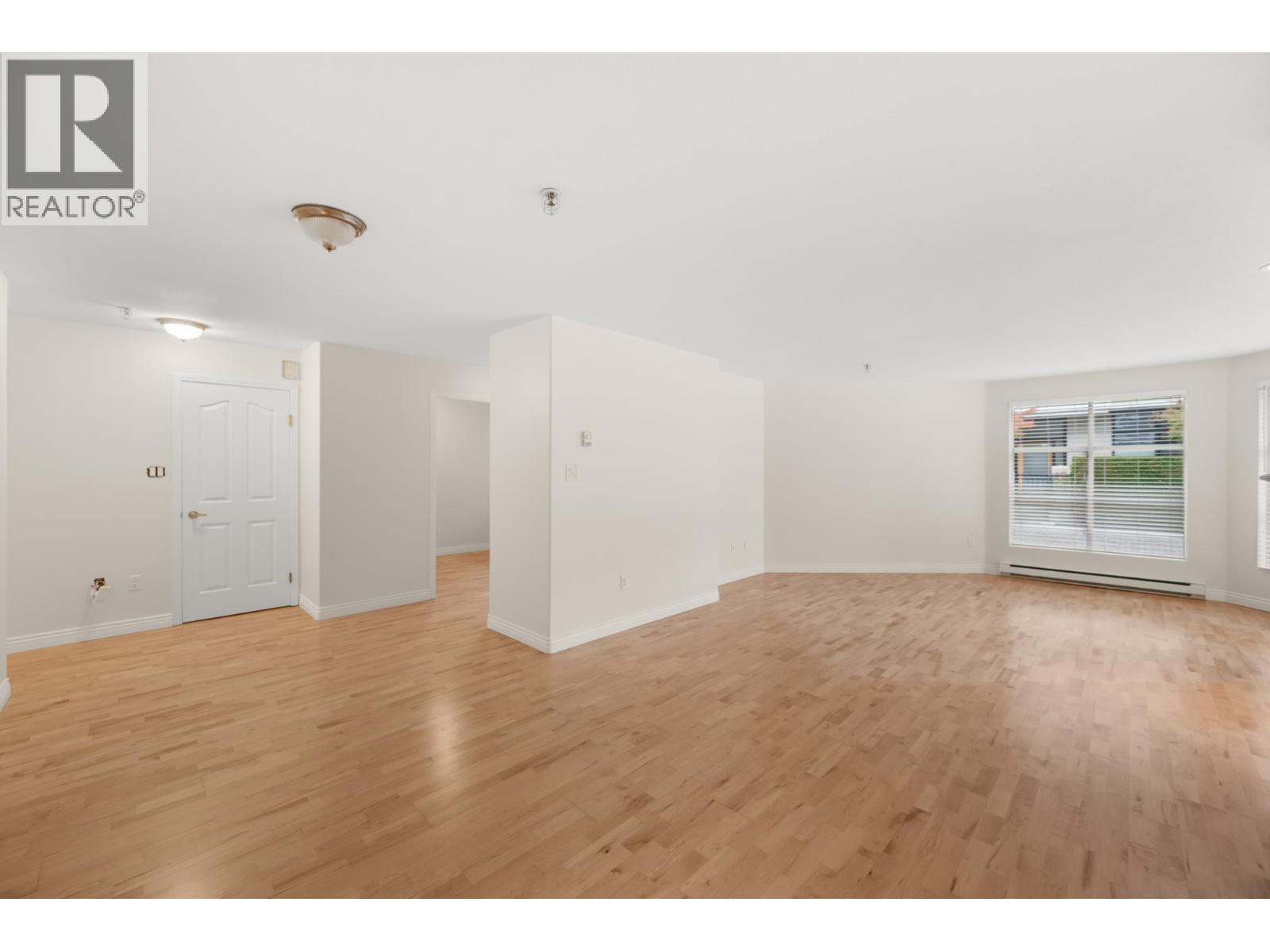 105 5 Renaissance Square, New Westminster, British Columbia  V3M 6K5 - Photo 5 - R3061350