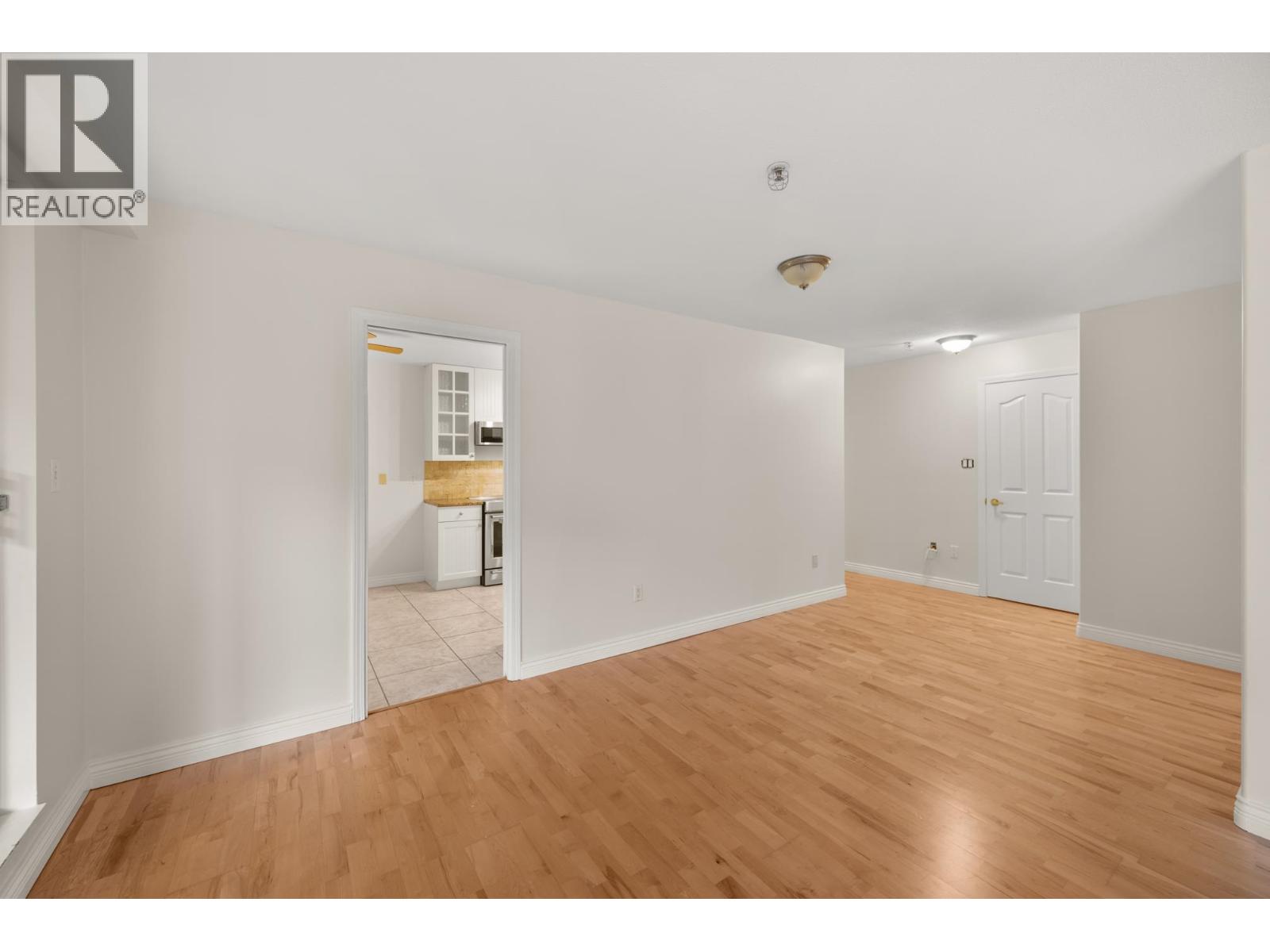 105 5 Renaissance Square, New Westminster, British Columbia  V3M 6K5 - Photo 9 - R3061350