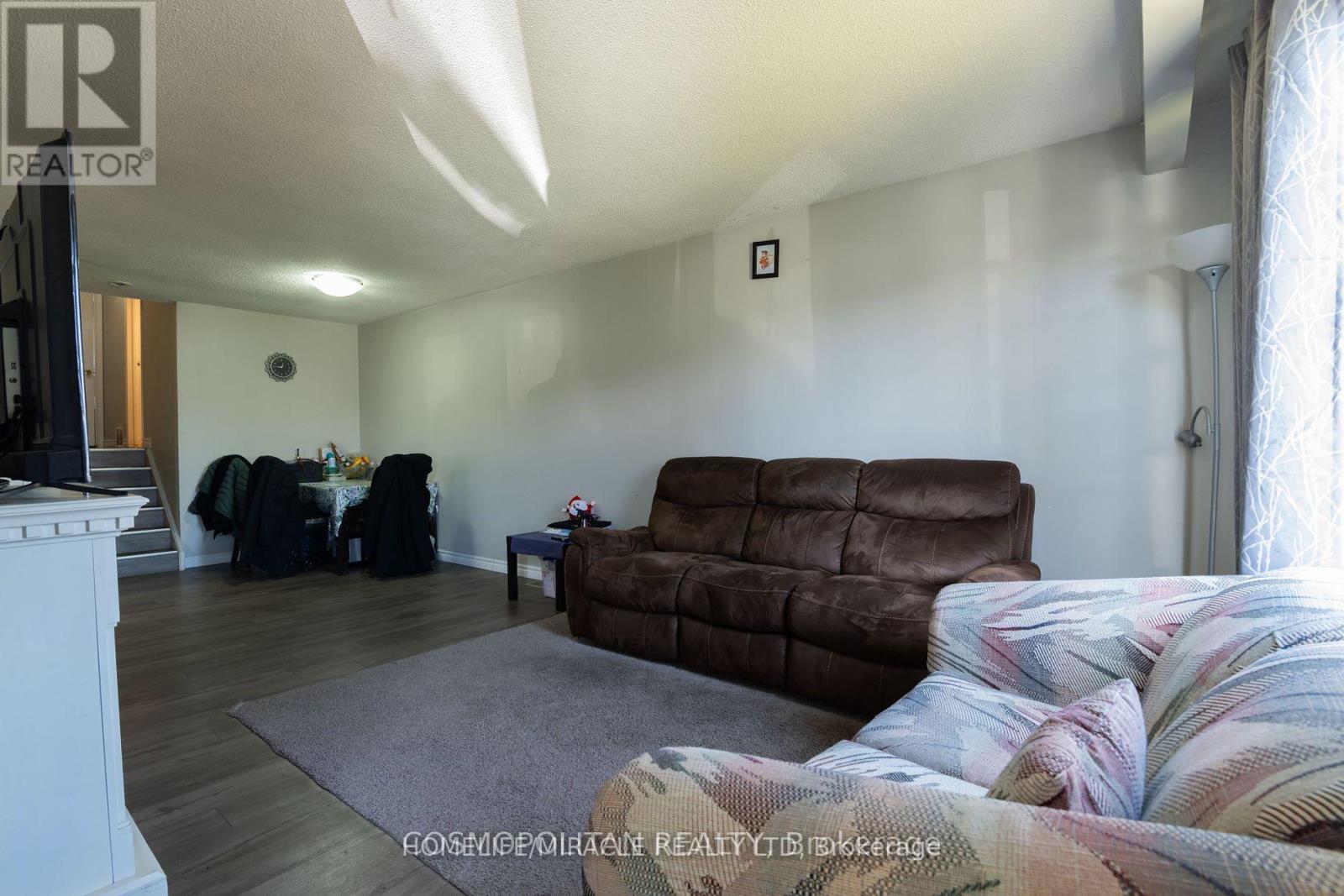 7 Mcdougall Drive, Thorold, Ontario  L2V 4C4 - Photo 2 - X12478767