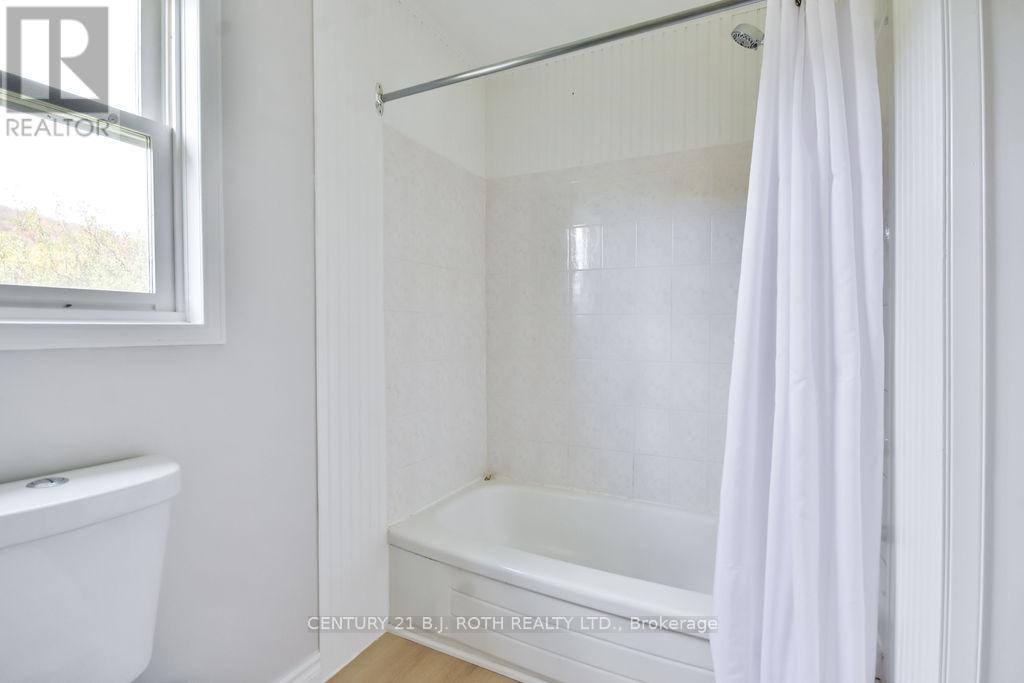 1048 Old North Road N, Huntsville (Chaffey), Ontario  P1H 2J4 - Photo 15 - X12398548