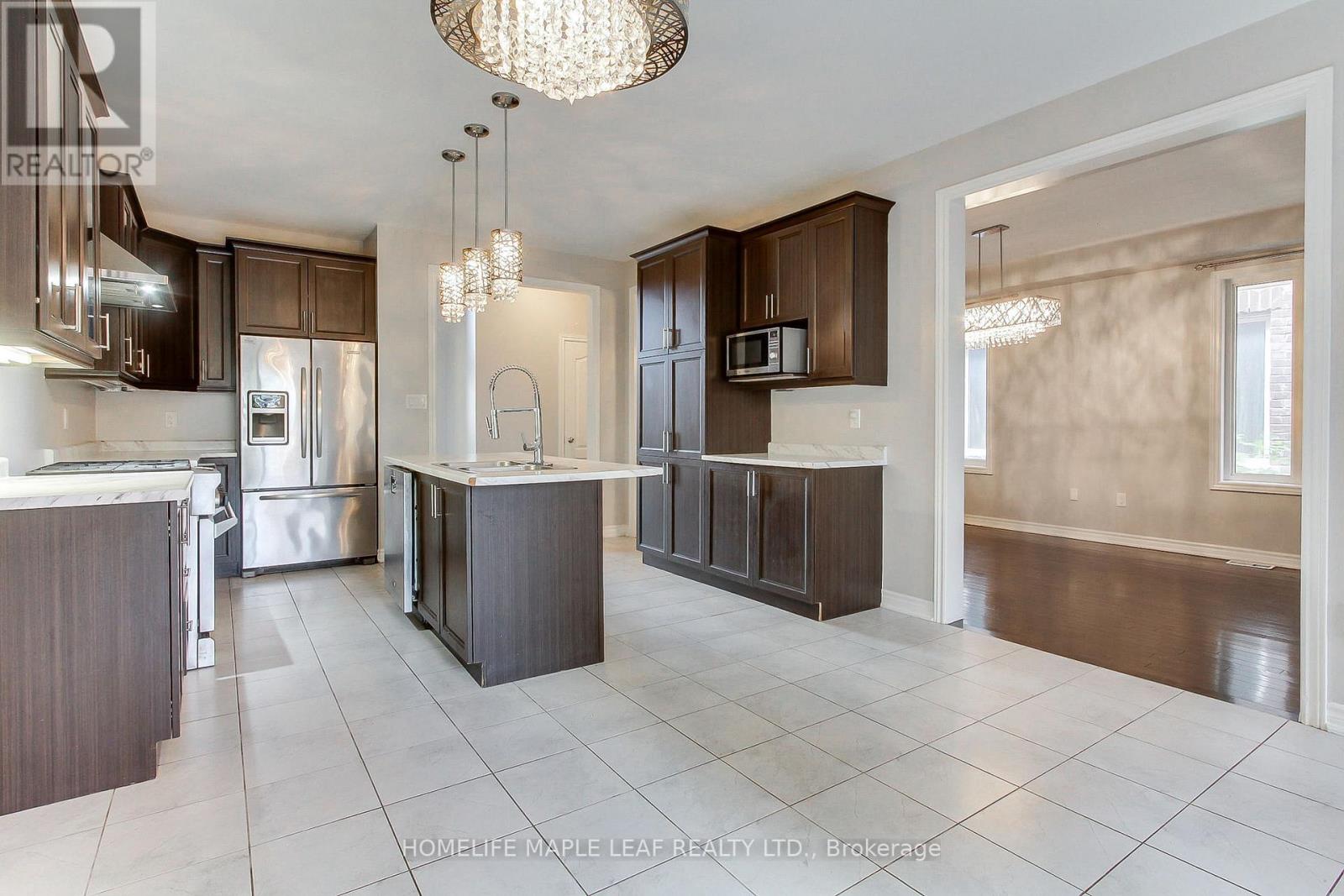 2180 Dawson Crescent, Innisfil, Ontario  L9S 0H1 - Photo 12 - N12474349