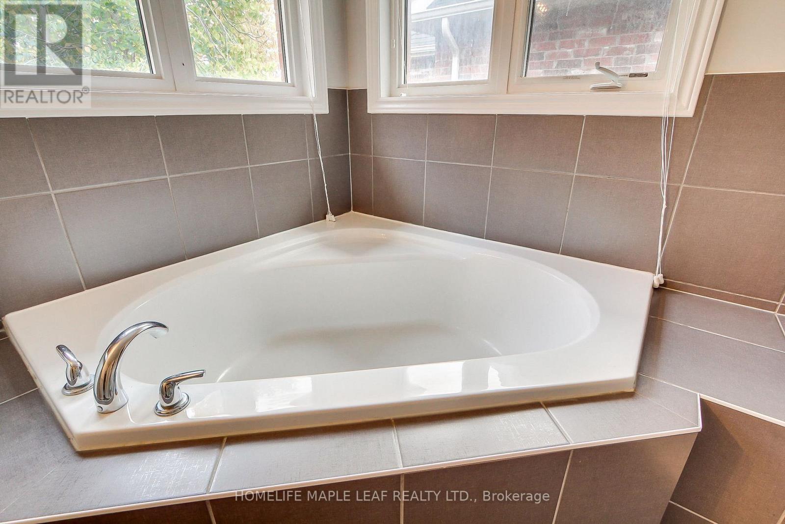 2180 Dawson Crescent, Innisfil, Ontario  L9S 0H1 - Photo 28 - N12474349
