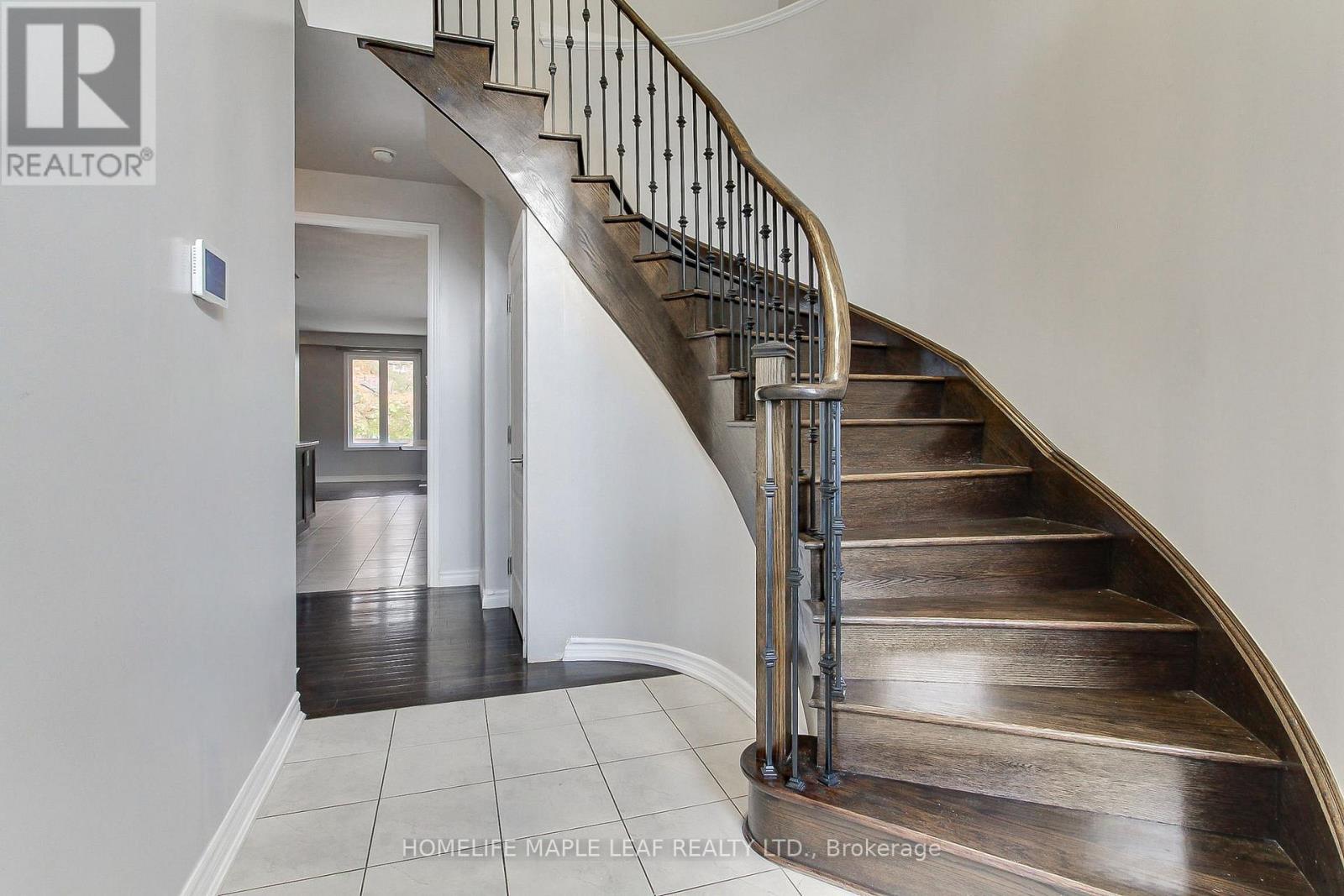 2180 Dawson Crescent, Innisfil, Ontario  L9S 0H1 - Photo 5 - N12474349