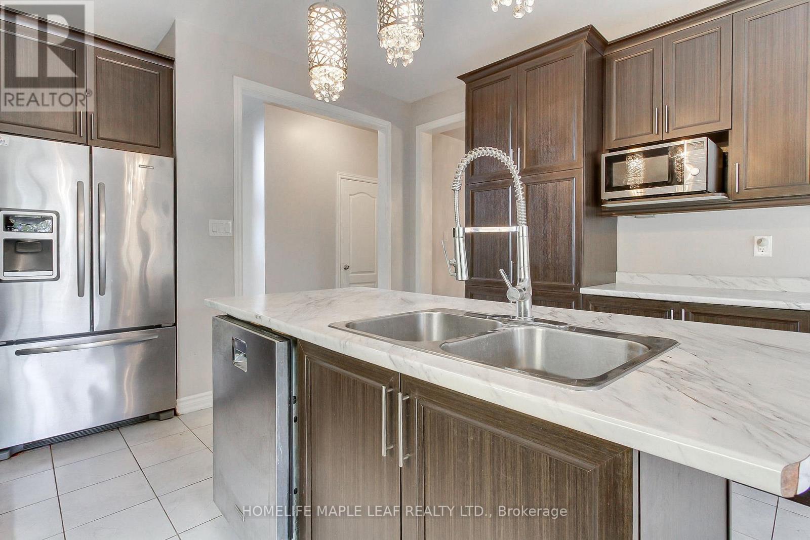 2180 Dawson Crescent, Innisfil, Ontario  L9S 0H1 - Photo 8 - N12474349