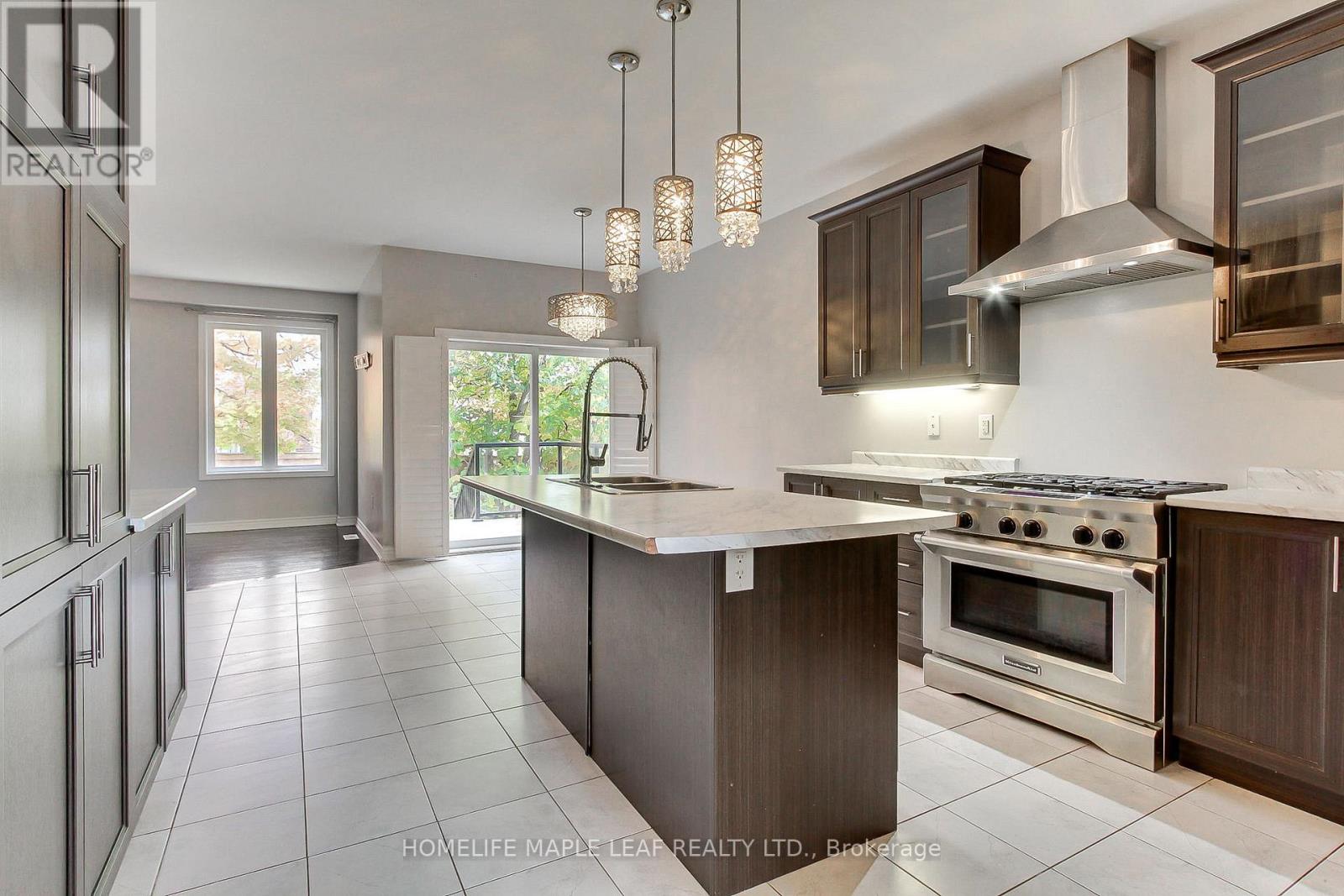 2180 Dawson Crescent, Innisfil, Ontario  L9S 0H1 - Photo 9 - N12474349