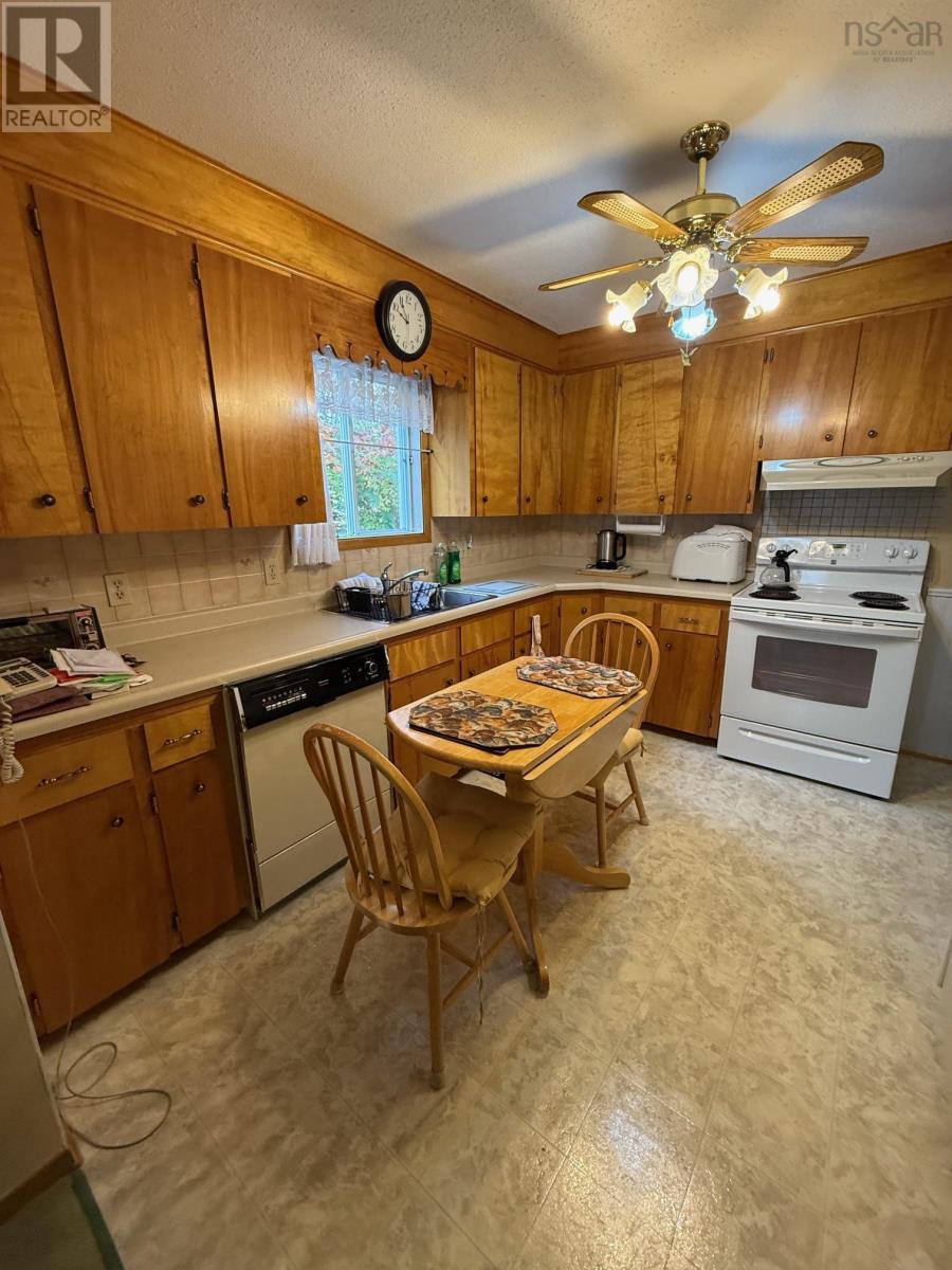 44 Pinehurst Avenue, Bridgewater, Nova Scotia  B4V 3A4 - Photo 2 - 202526365