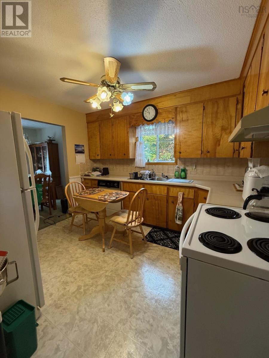 44 Pinehurst Avenue, Bridgewater, Nova Scotia  B4V 3A4 - Photo 4 - 202526365