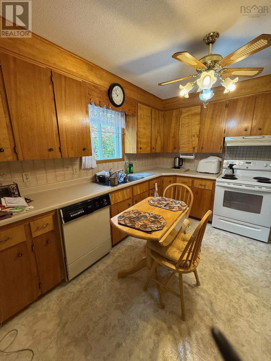 44 Pinehurst Avenue, Bridgewater, Nova Scotia  B4V 3A4 - Photo 5 - 202526365