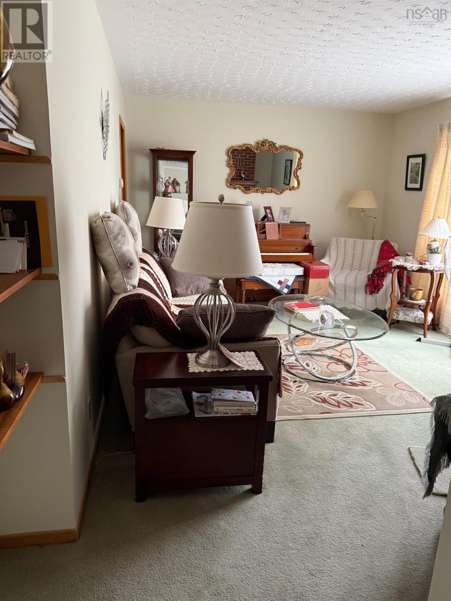 44 Pinehurst Avenue, Bridgewater, Nova Scotia  B4V 3A4 - Photo 11 - 202526365