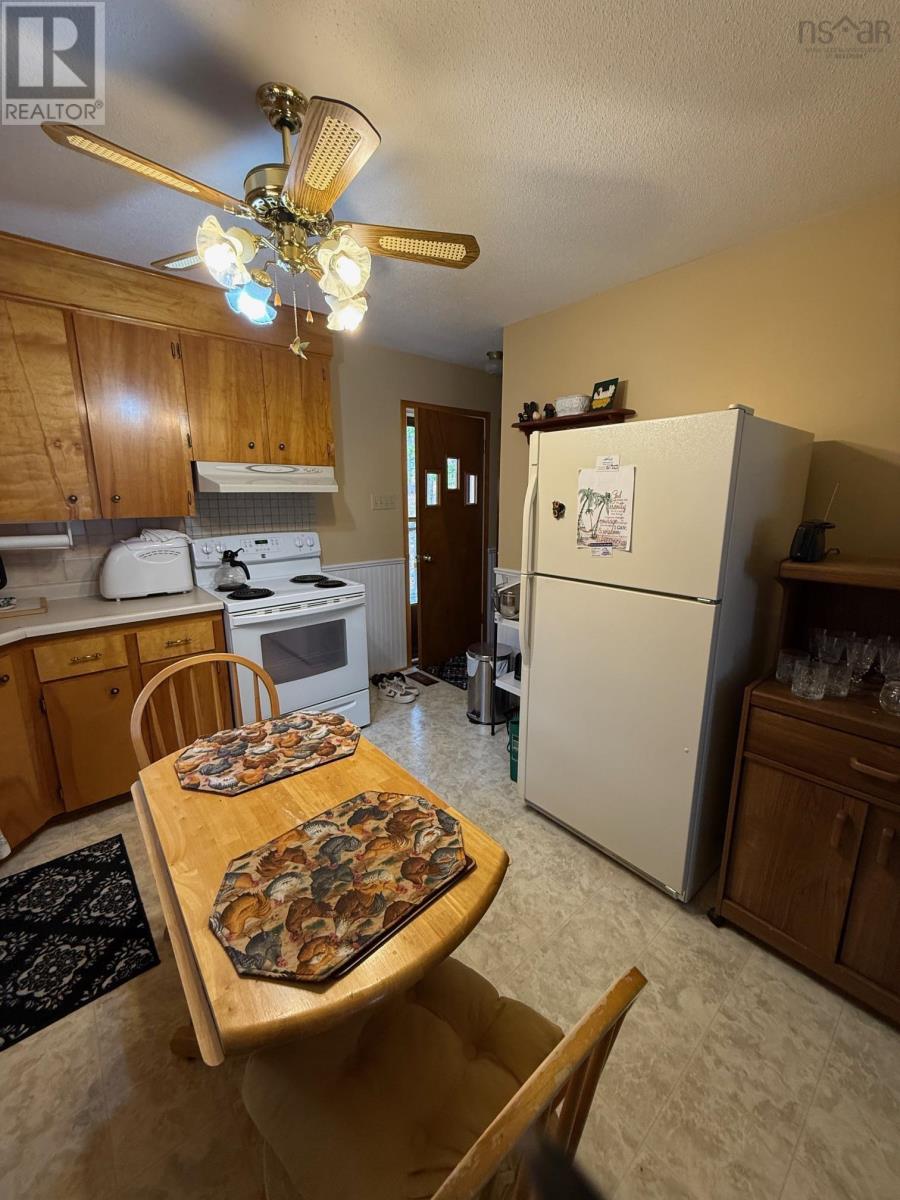 44 Pinehurst Avenue, Bridgewater, Nova Scotia  B4V 3A4 - Photo 3 - 202526365