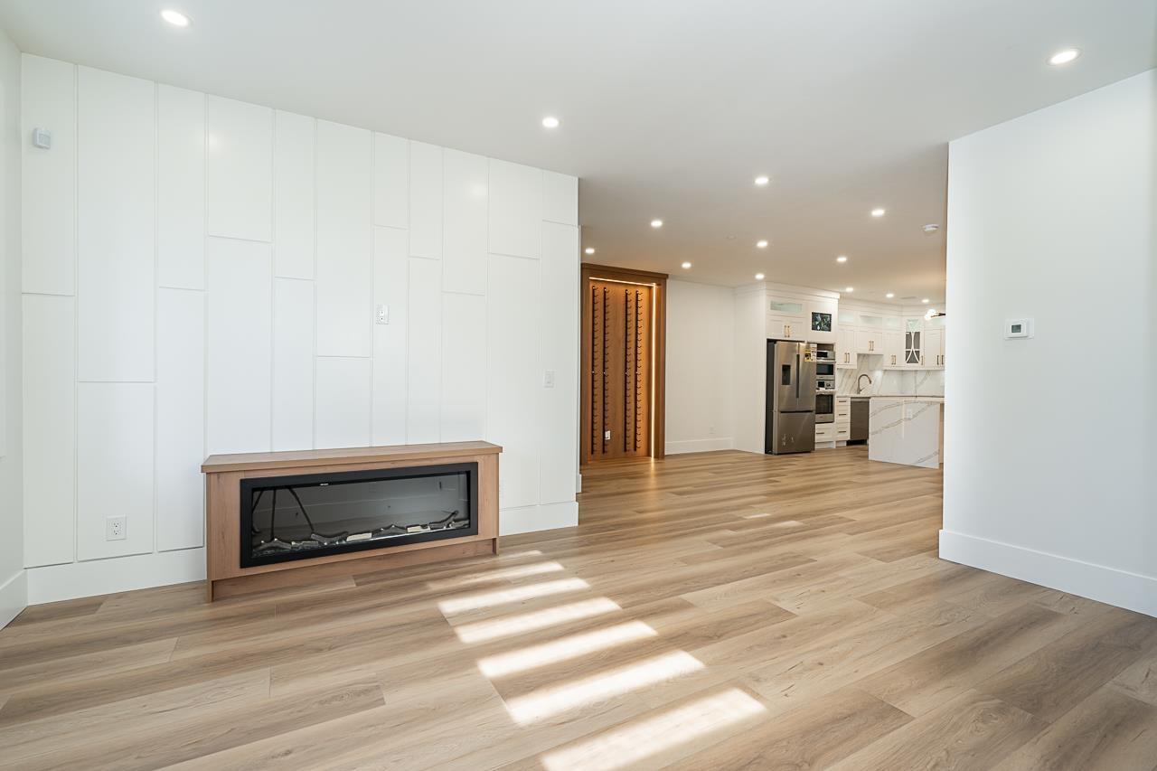 15492 Thrift Avenue, White Rock, British Columbia  V4B 2L9 - Photo 2 - R3059723