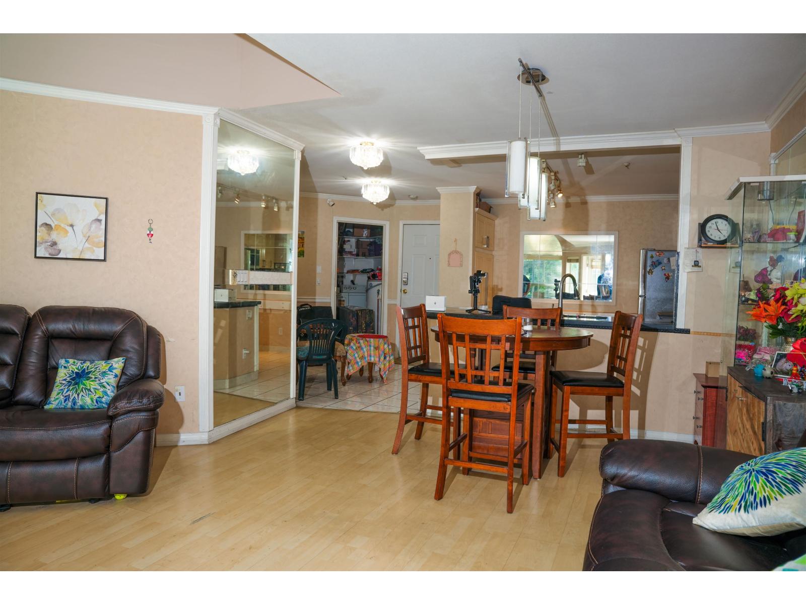 410 7435 121a Street, Surrey, British Columbia V3W 0W8 - Photo 4 - R3061338