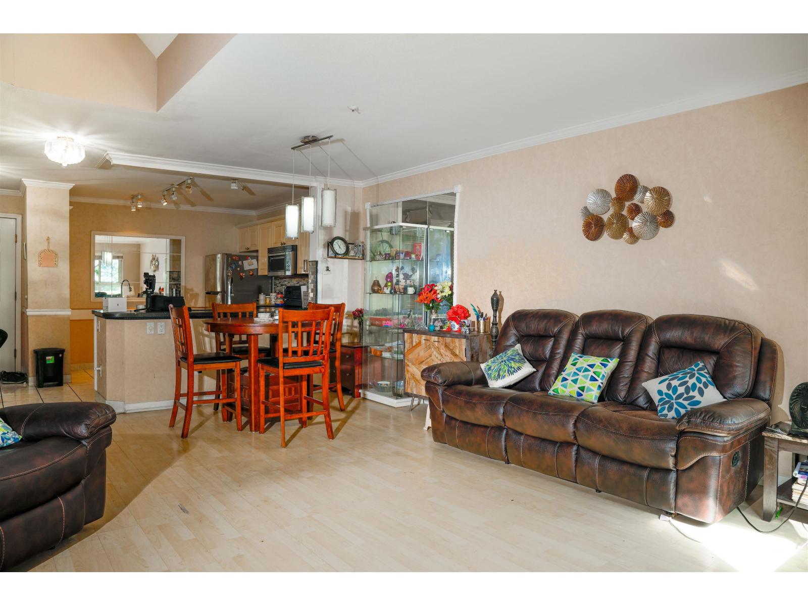 410 7435 121a Street, Surrey, British Columbia V3W 0W8 - Photo 3 - R3061338