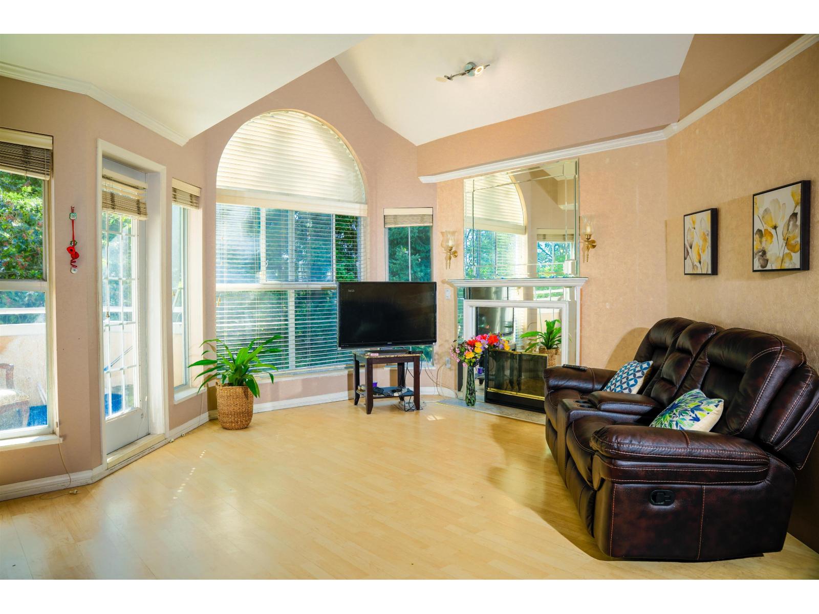 410 7435 121a Street, Surrey, British Columbia V3W 0W8 - Photo 2 - R3061338