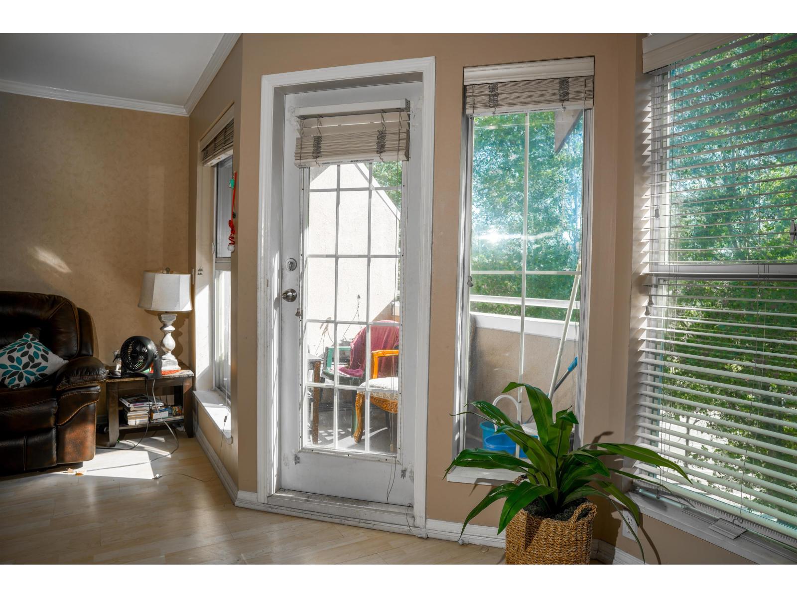 410 7435 121a Street, Surrey, British Columbia V3W 0W8 - Photo 5 - R3061338