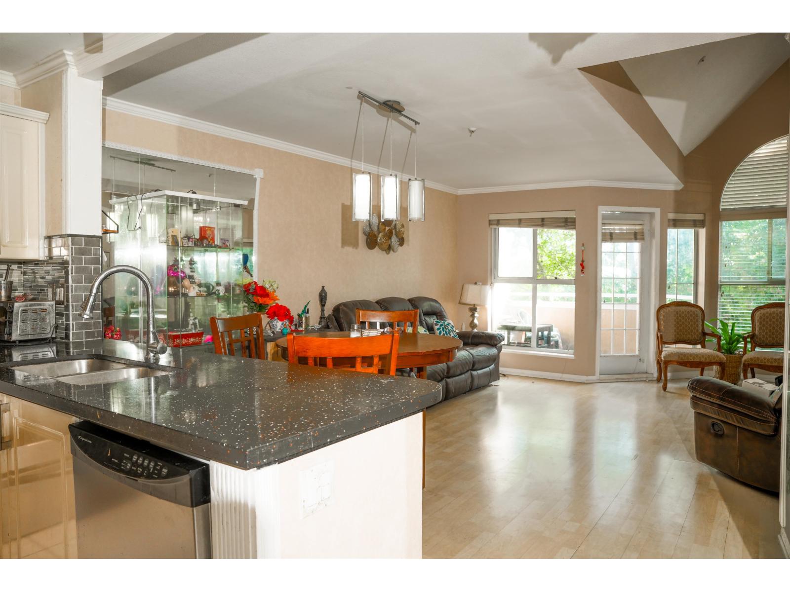 410 7435 121a Street, Surrey, British Columbia V3W 0W8 - Photo 7 - R3061338