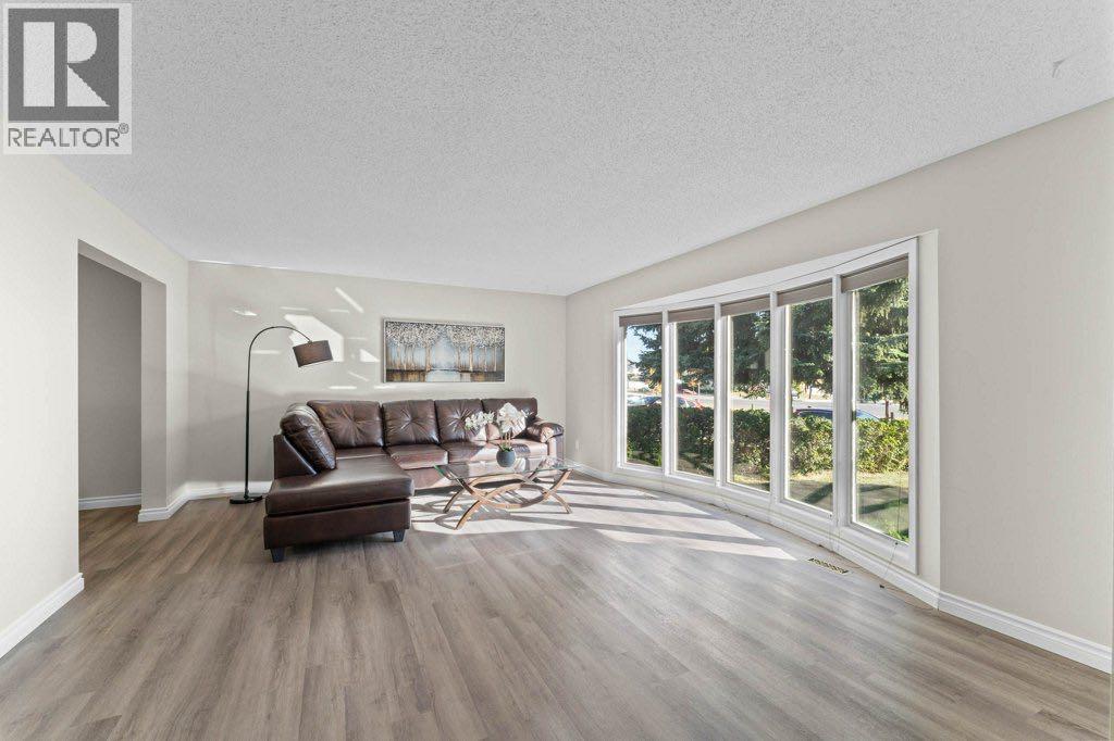 47 Woodmont Way Sw, Calgary, Alberta  T2W 4L7 - Photo 6 - A2260483