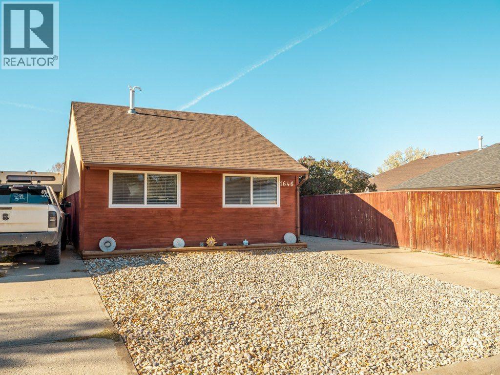 1646 St George Road N, Lethbridge, Alberta  T1H 5A1 - Photo 3 - A2266530