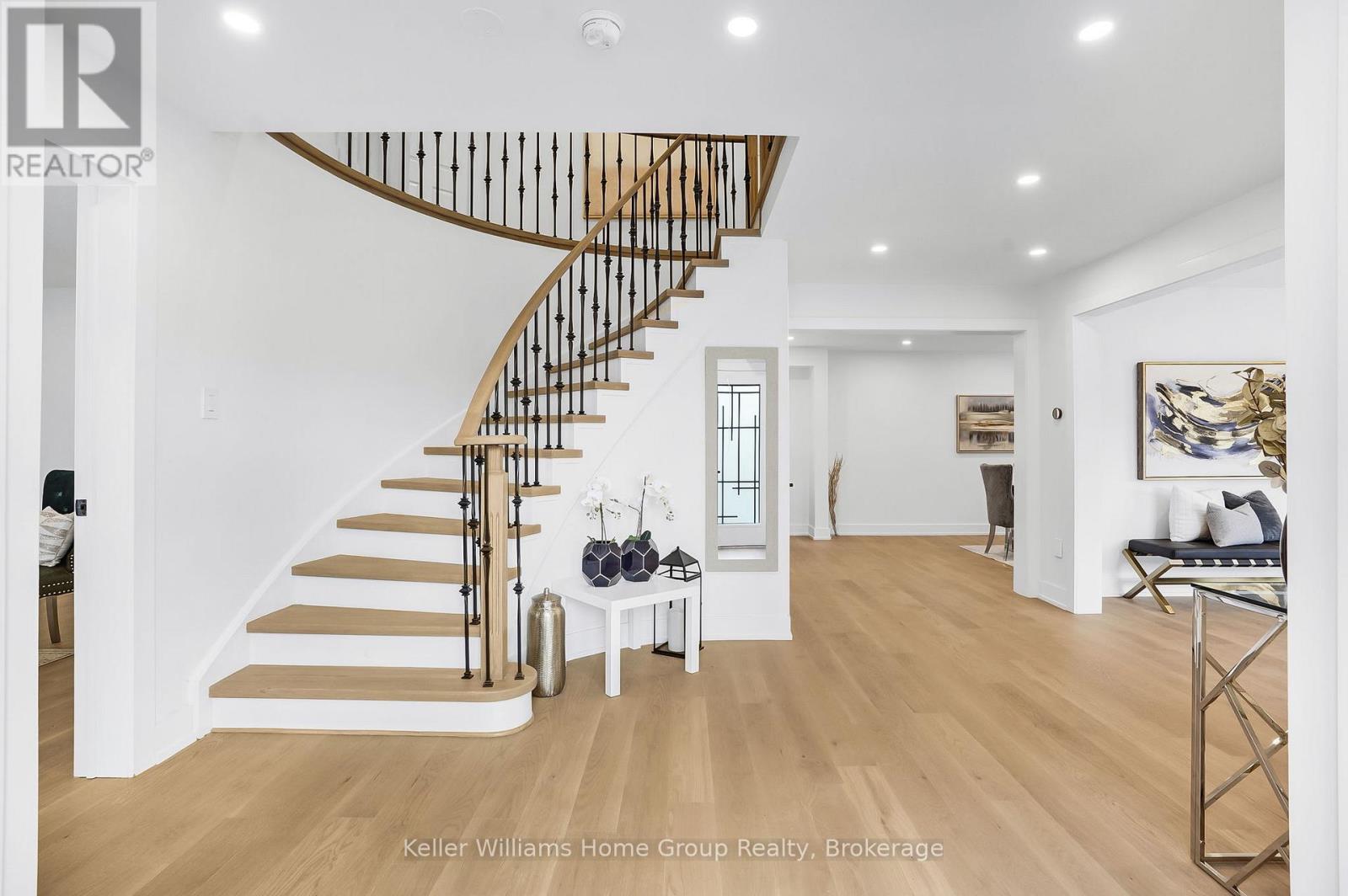 1105 Ewing Crescent, Mississauga, Ontario  L5V 1B9 - Photo 4 - W12479000
