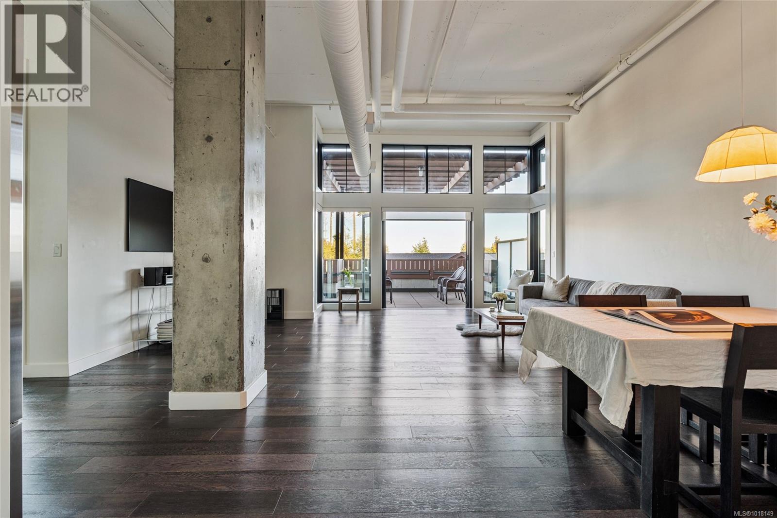 205 2049 Country Club Way, Langford, British Columbia V9B 0H8 - Photo 1 - 1018149