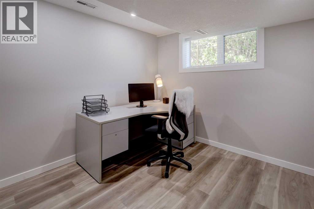 139 Berkshire Place Nw, Calgary, Alberta  T3K 1Z7 - Photo 36 - A2259356