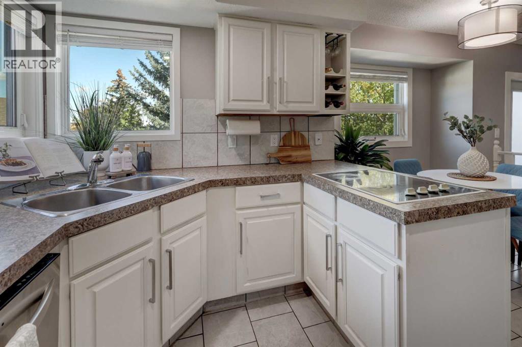 139 Berkshire Place Nw, Calgary, Alberta  T3K 1Z7 - Photo 11 - A2259356