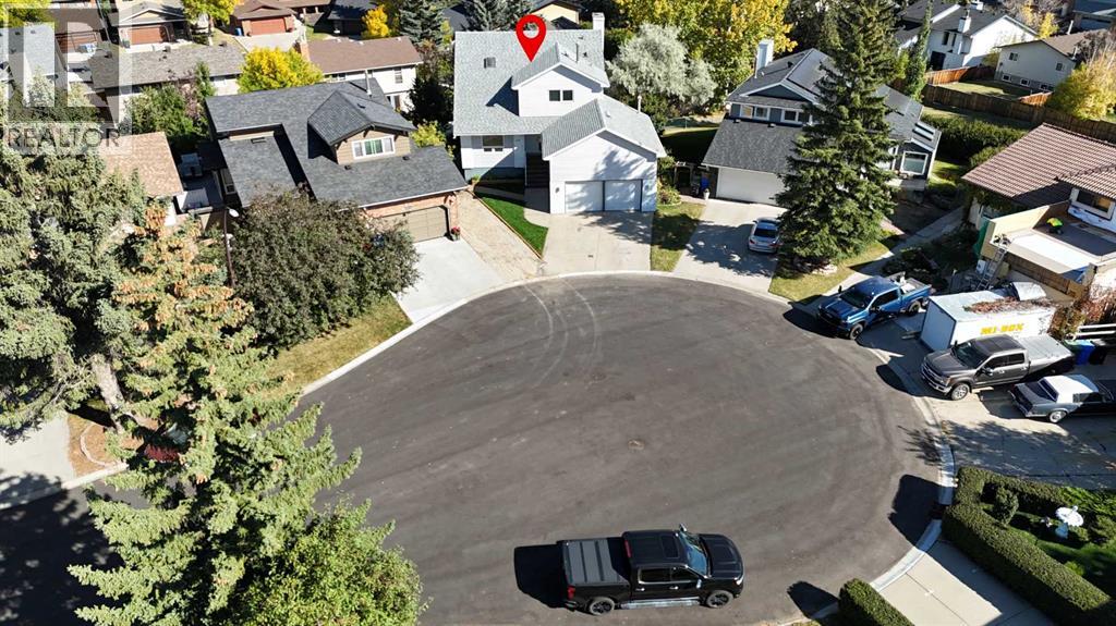 139 Berkshire Place Nw, Calgary, Alberta  T3K 1Z7 - Photo 3 - A2259356