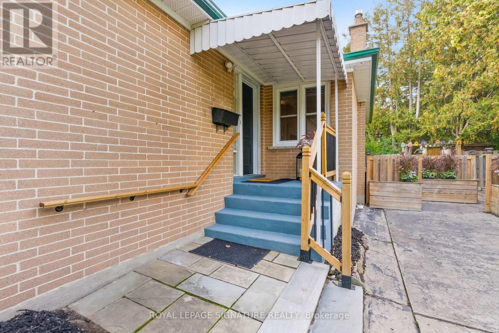26 Royal Doulton Drive, Toronto, Ontario  M3A 1N5 - Photo 2 - C12478917