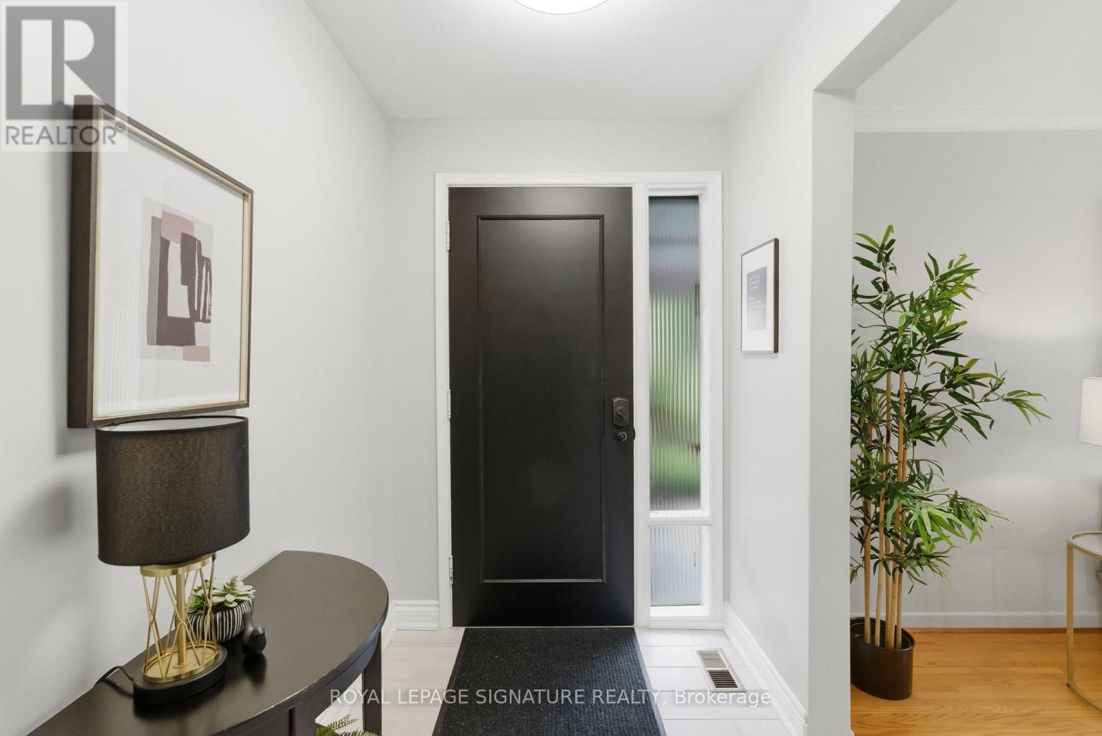 26 Royal Doulton Drive, Toronto, Ontario  M3A 1N5 - Photo 3 - C12478917