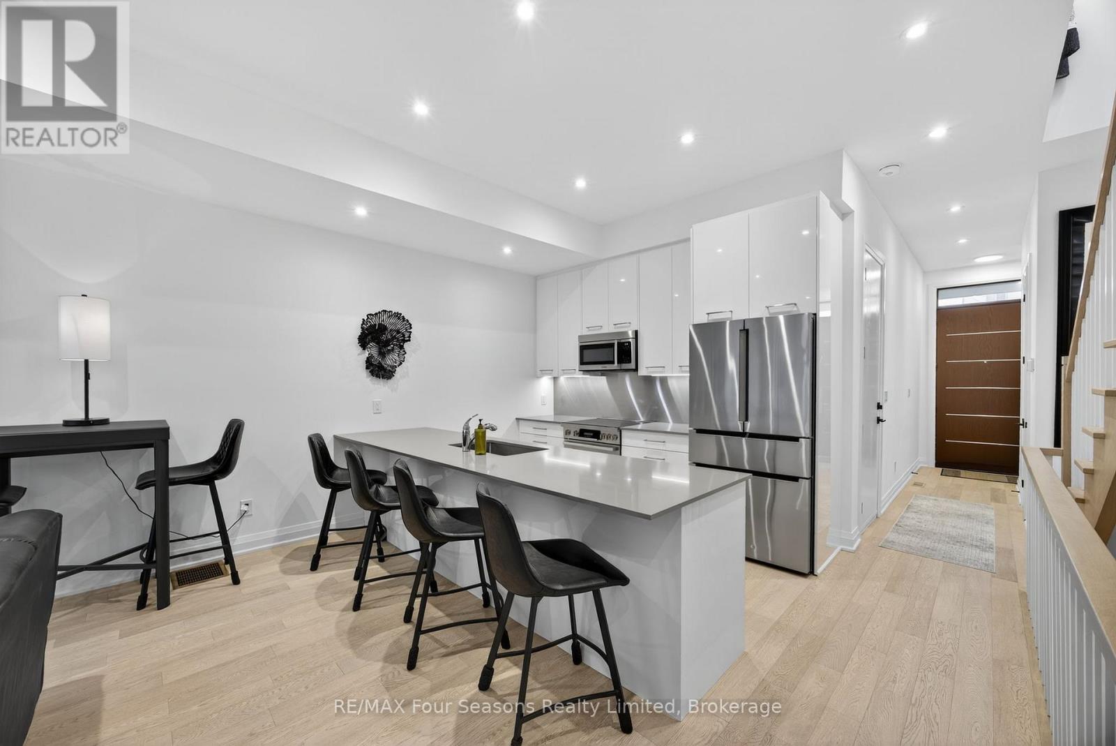 25 Waterview Lane, Blue Mountains, Ontario  N0H 2P0 - Photo 2 - X12478971