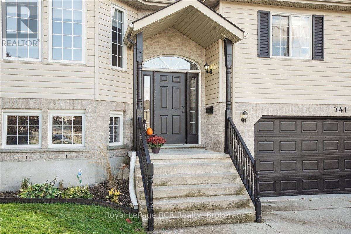 741 25th A Street E, Owen Sound, Ontario  N4K 6V1 - Photo 4 - X12478977