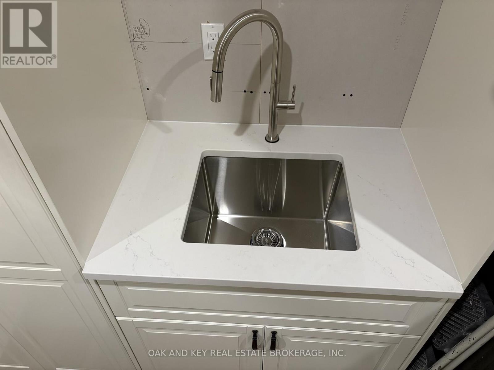 5661 Clandeboye Drive, Lucan Biddulph, Ontario  N0M 2J0 - Photo 7 - X12478978