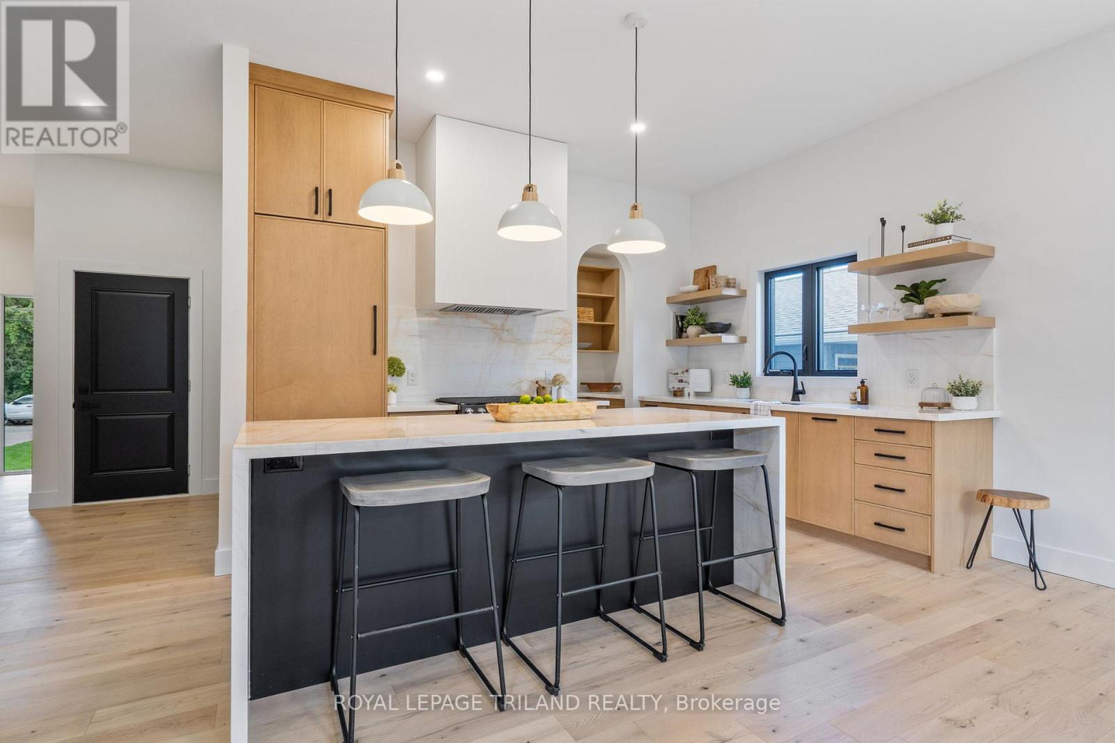 32 Alberta Street, Lambton Shores, Ontario  N0M 1T0 - Photo 15 - X12479044