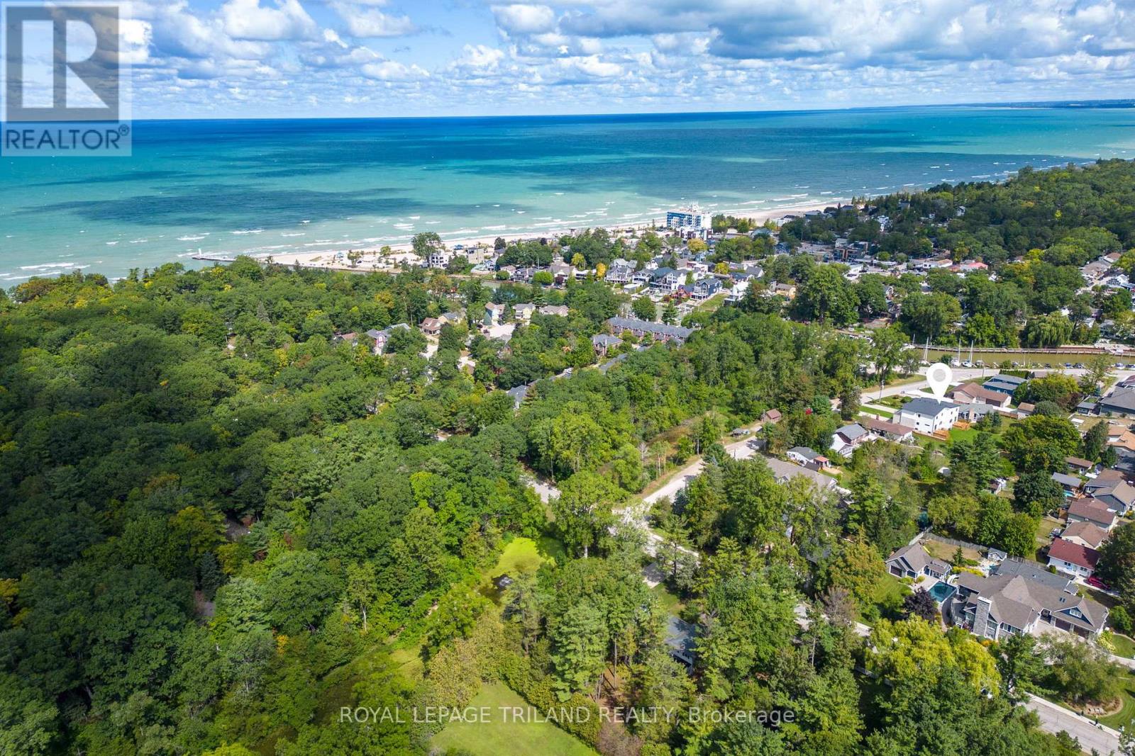 32 Alberta Street, Lambton Shores, Ontario  N0M 1T0 - Photo 2 - X12479044