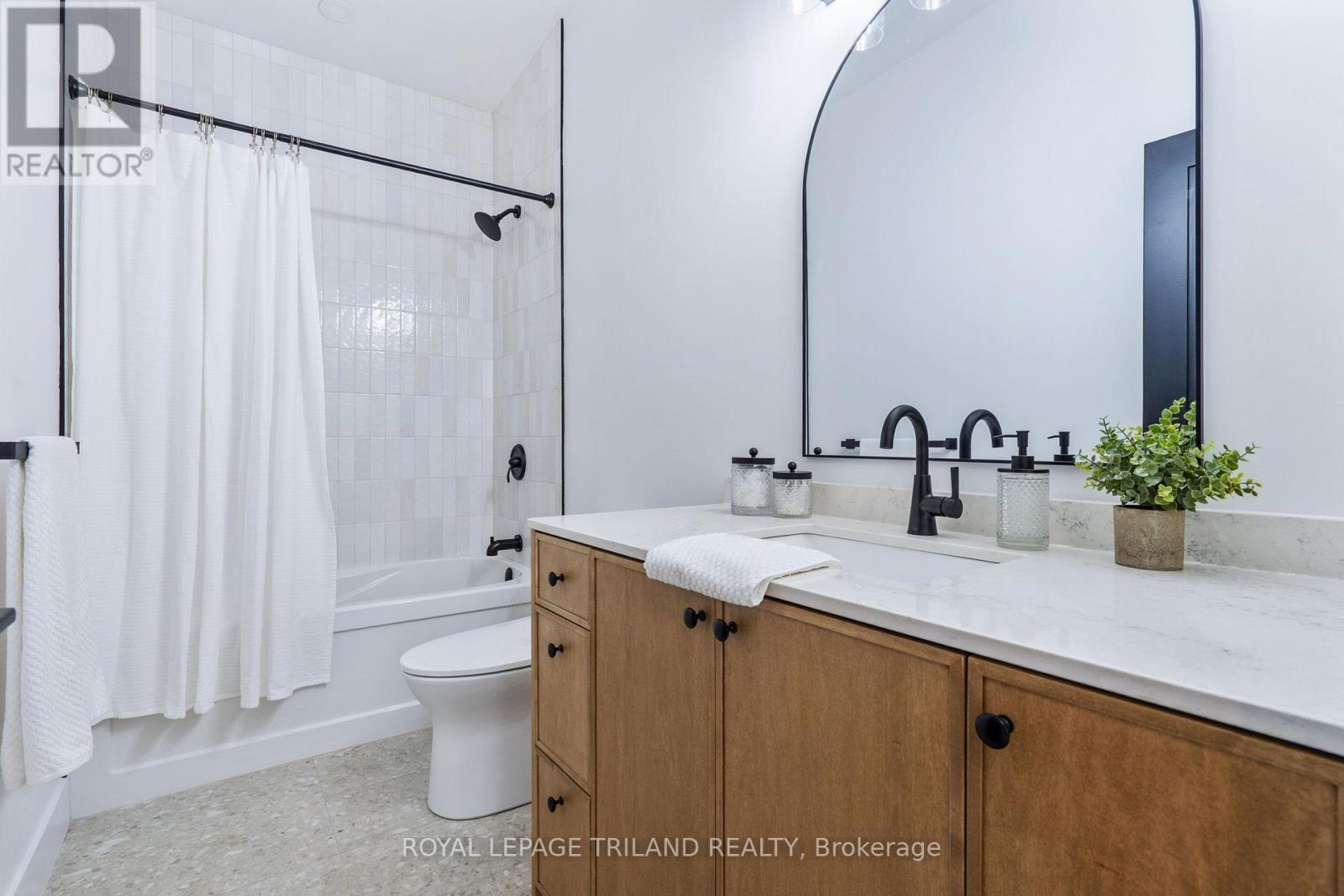 32 Alberta Street, Lambton Shores, Ontario  N0M 1T0 - Photo 32 - X12479044