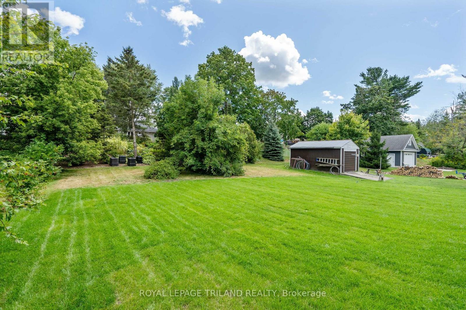 32 Alberta Street, Lambton Shores, Ontario  N0M 1T0 - Photo 38 - X12479044