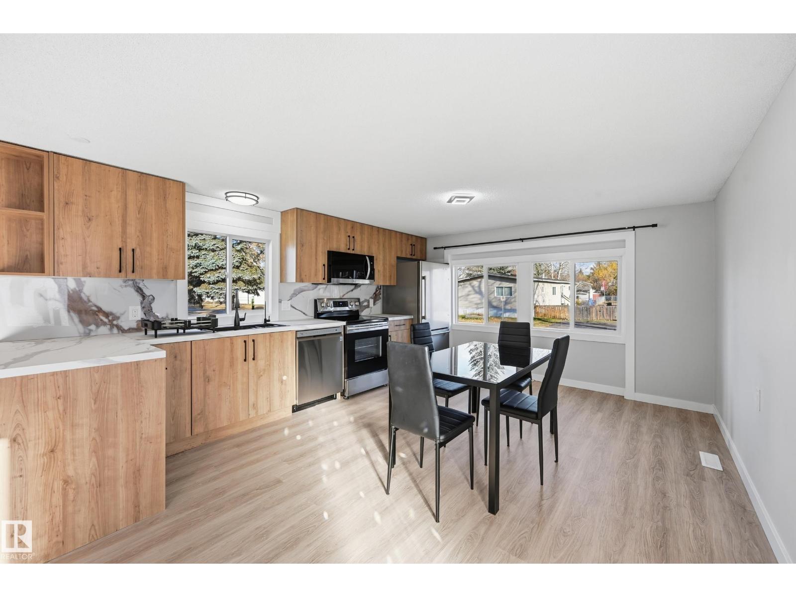 2 Cliff CR NW, Edmonton, Alberta