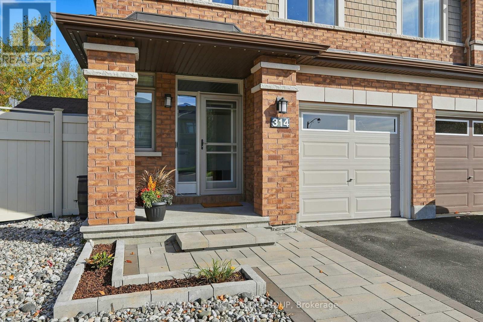 314 Melodie Street, Ottawa, Ontario  K1W 0H9 - Photo 2 - X12478919