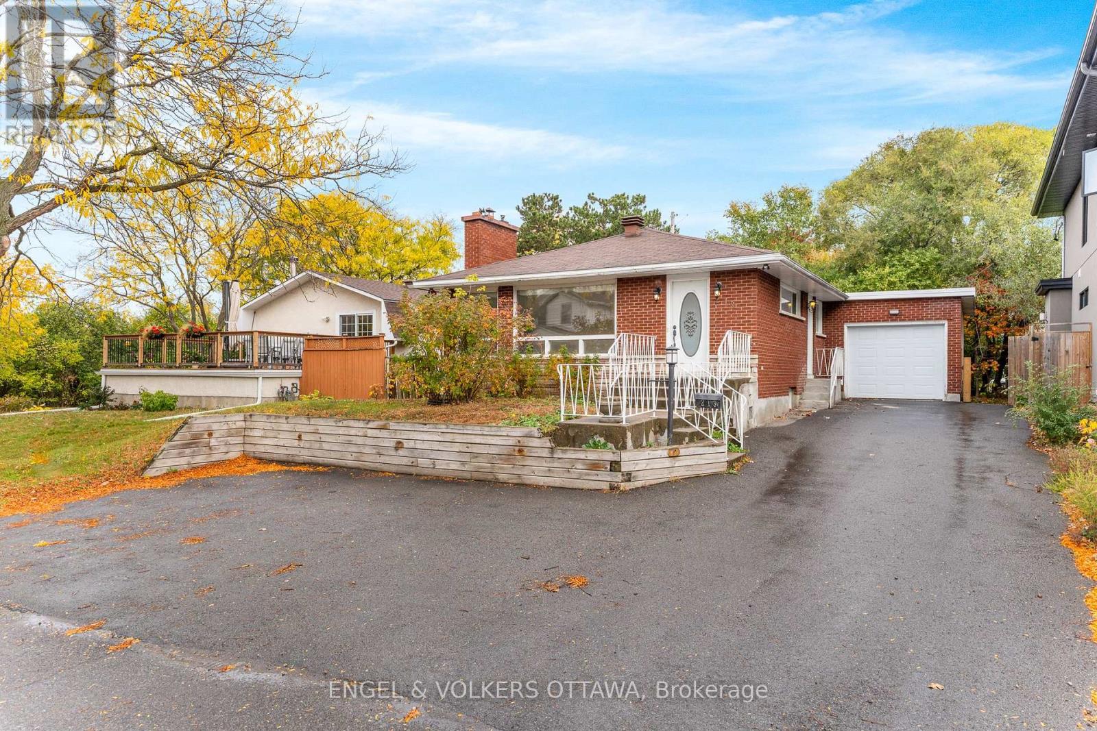 213 ROYAL AVENUE, Ottawa, Ontario